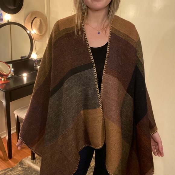 Multicolor poncho/shawl/cape like new and reversible! - Picture 12 of 16